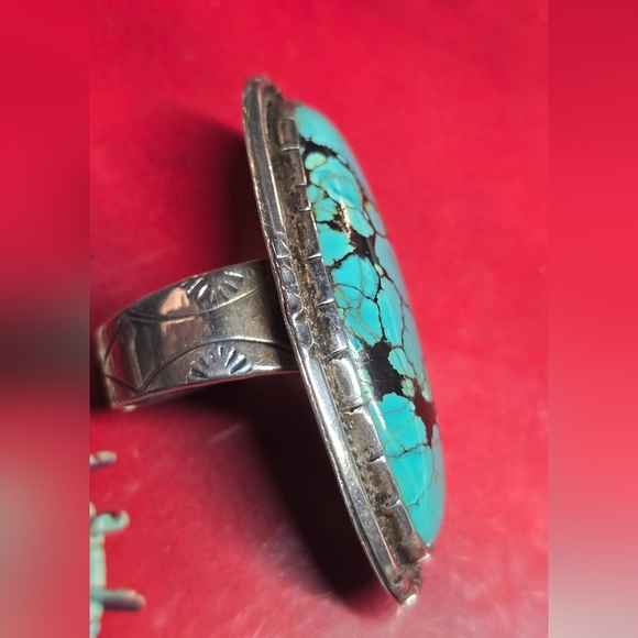 Native American Exceptional Vintage Turquoise and Sterling Silver Ring - Picture 5 of 9